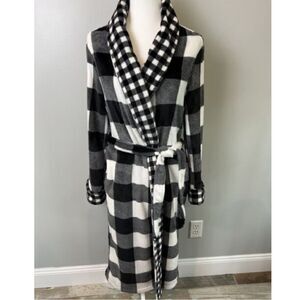 Secret Treasures Sleepwear Sz small (4-6) Robe Fleece Buffalo Check Blk & White